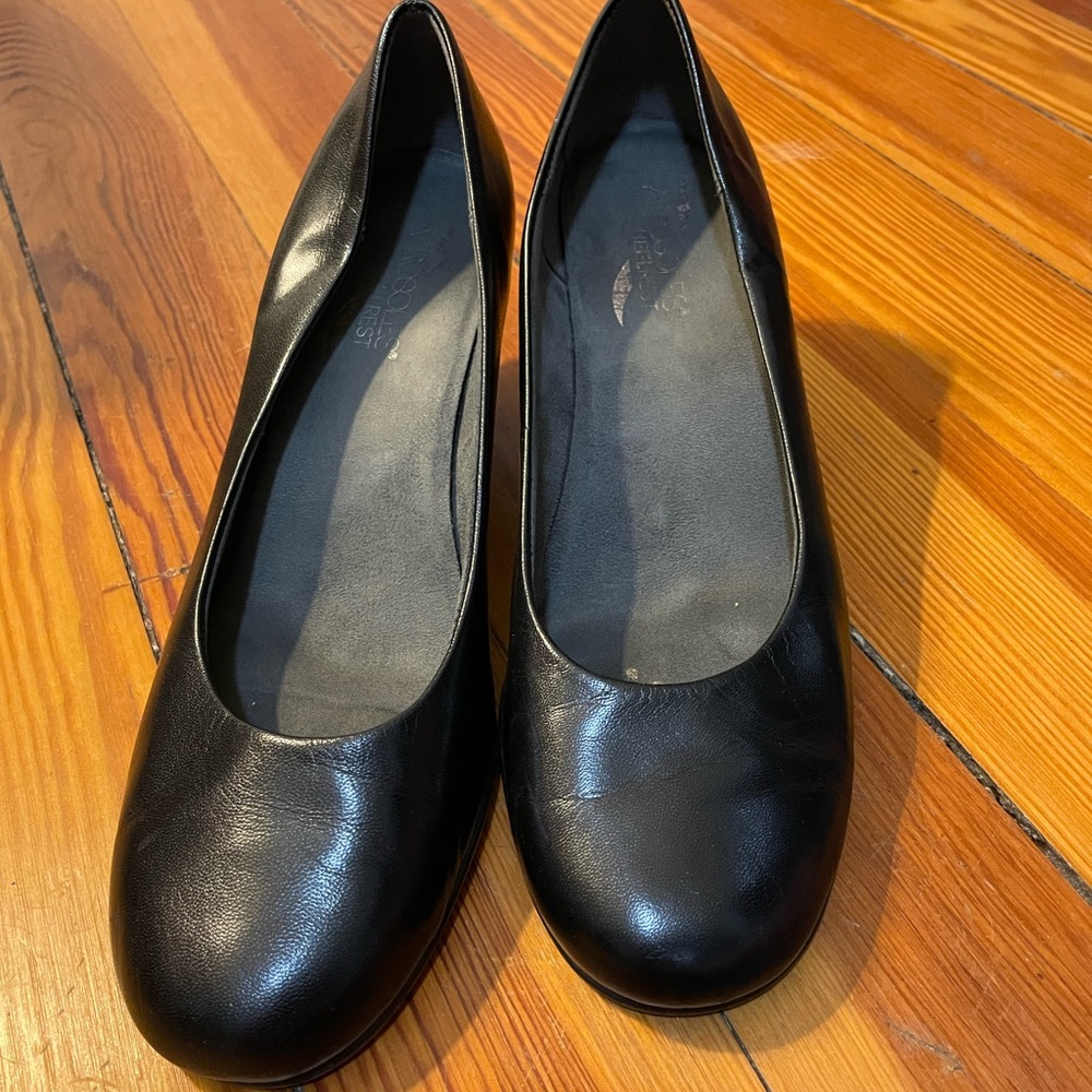 AEROSOLES Black Leather Heels